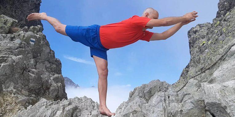 [video cvičenie] Umenie pokročilých joga pozícií z Vysokých Tatier